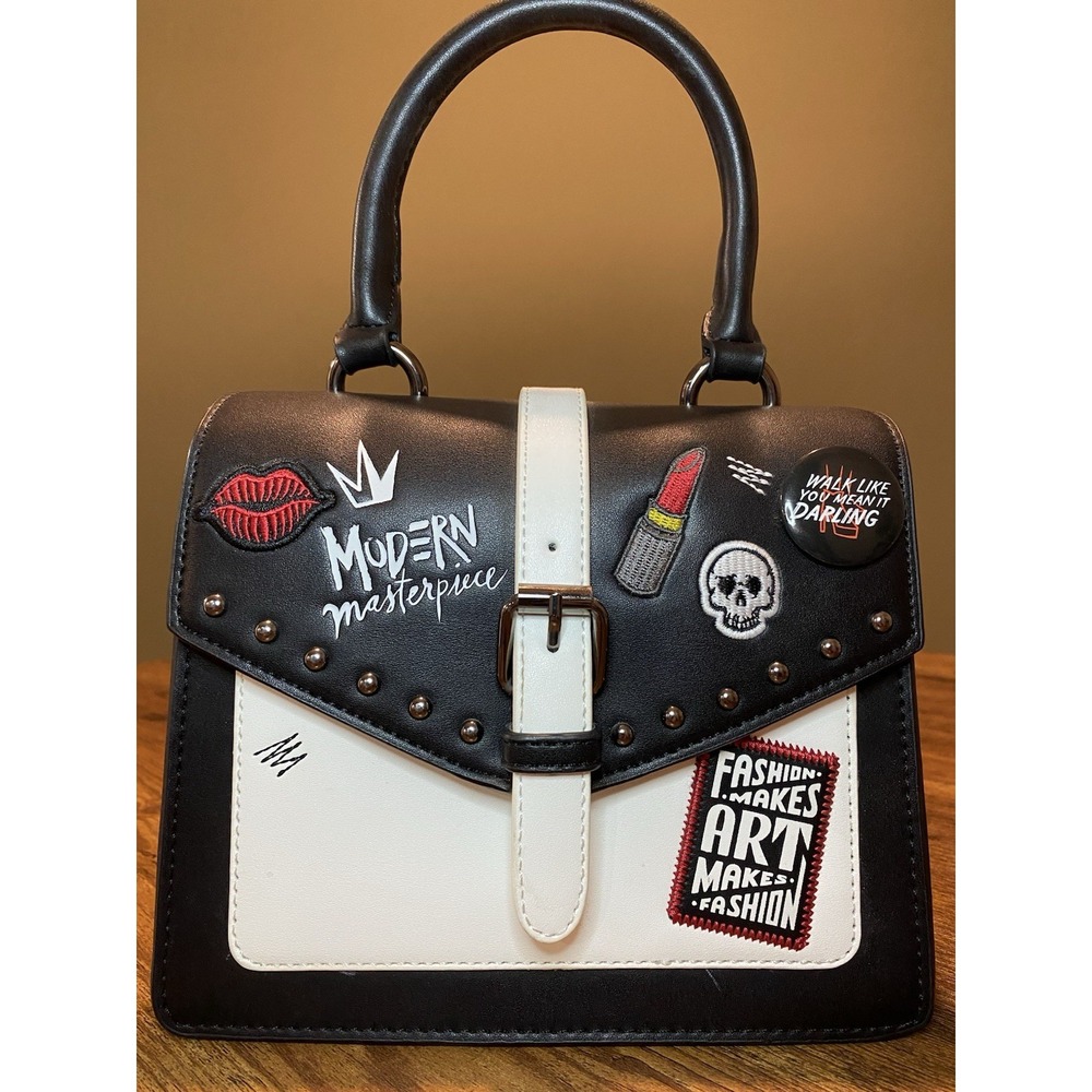 Disney Loungefly Cruella Modern Masterpiece Crossbody Bag Purse 2021 Black White